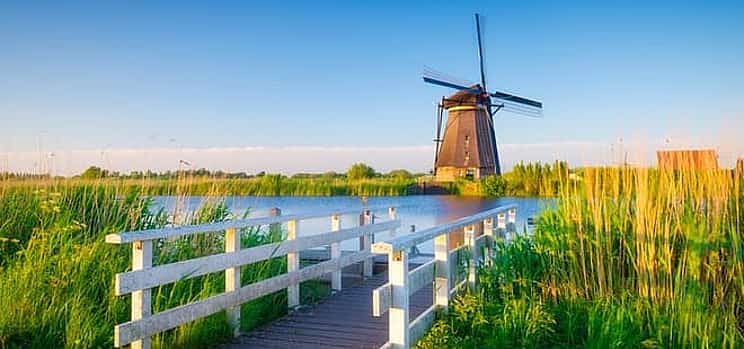 Photo 1 Private transfer: Amsterdam to Kinderdijk, 2h sightseeing stop
