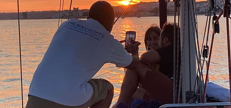 Foto 1 Lisbon Romantic Private 2h Sunset Cruise with sparkling wine