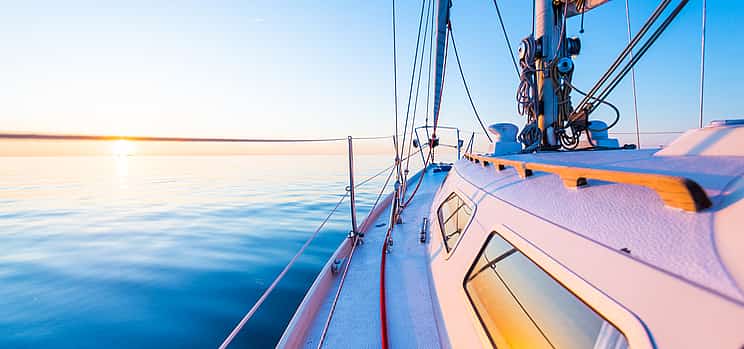 Photo 1 Halbtägige Luxus-Yachtcharter Privat-Tour