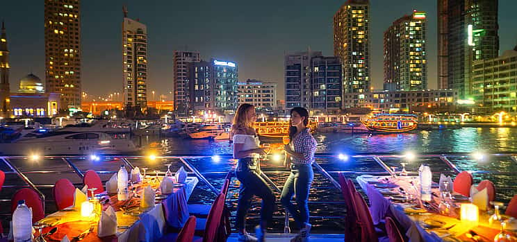 Foto 1 Crucero en dhow por el puerto deportivo con cena barbacoa