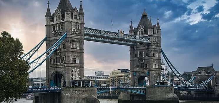 Photo 1 Door to Door Private Transfer from Southampton to London