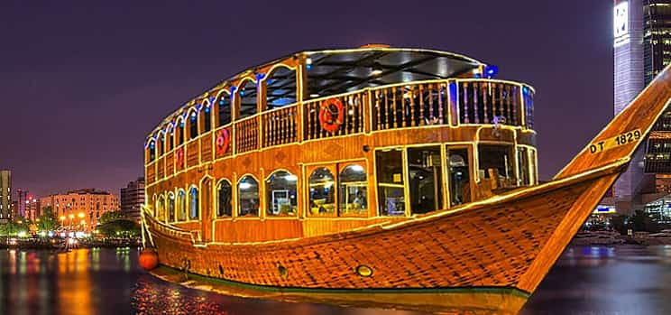 Foto 1 Crucero en dhow por el puerto deportivo con cena barbacoa y traslado