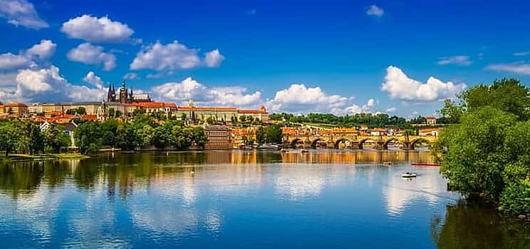 Zdjęcie 1 Private Transfer from Vienna to Prague with 4h of Sightseeing
