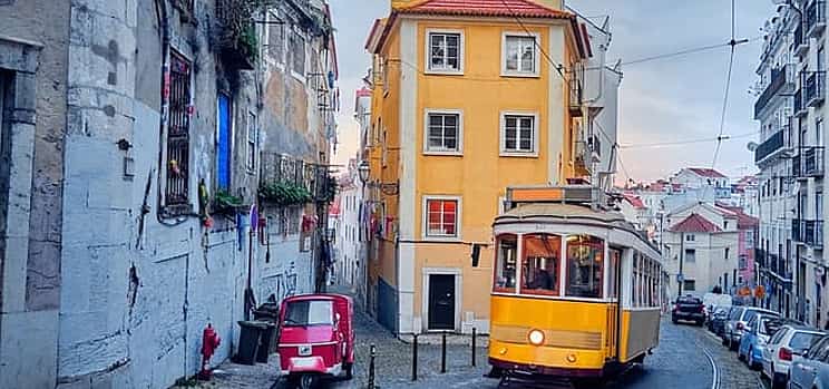 صورة 1 Private Car Transfer from Porto to Lisbon with 2 hours for sightseeing