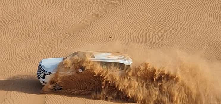 Foto 1 Dubai Evening Desert Safari, Camel Ride,  BBQ Dinner & Live Shows