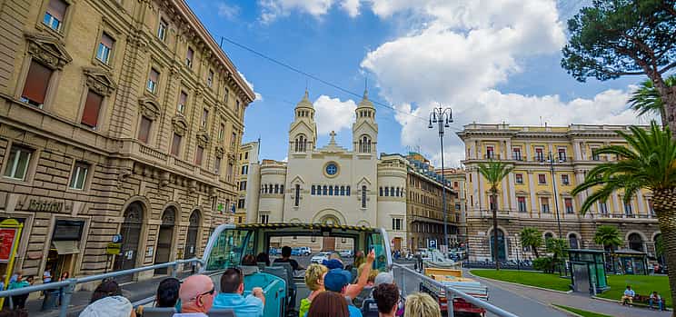 Foto 1 Klassisches Rom Offener Bus und geführte Wandertour