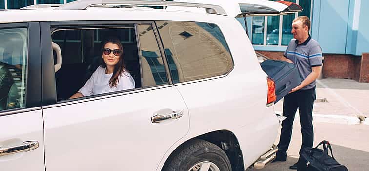 Photo 1 Dubai Half-day Private Car with Driver: 7-Seater Vehicle