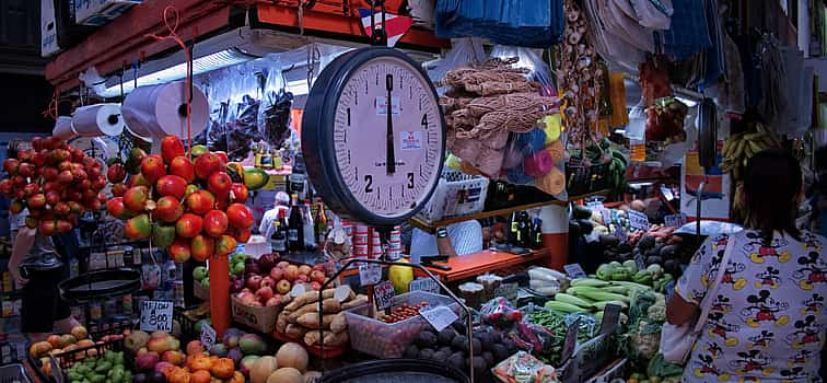 Foto 1 Paseo Nocturno por San José: Clase de Cultura y Cena Gourmet con Vinos y Cócteles