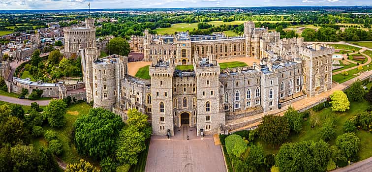 Photo 1 Private Full Day Tour of Windsor, Stonehenge and Bath from London