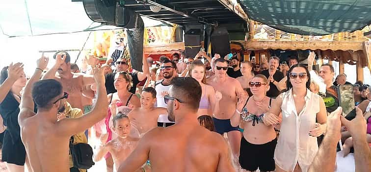 Photo 1 Alanya Pirate Boat and Foam Party
