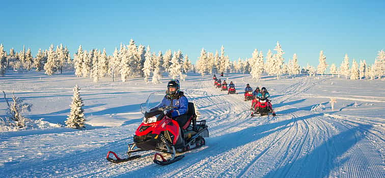 Foto 1 Conducción de motos de nieve en la naturaleza en grupos reducidos
