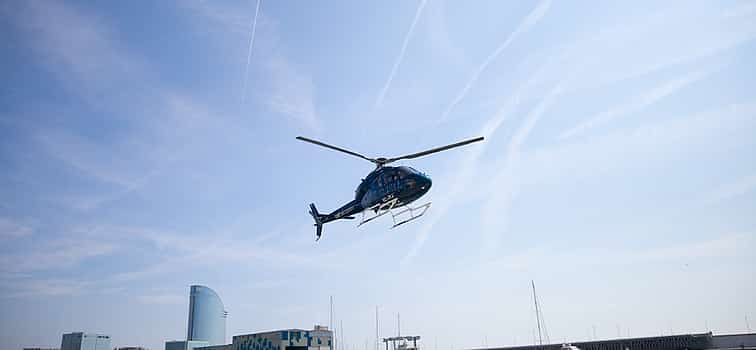 Foto 1 Excursión Premium en helicóptero por Barcelona