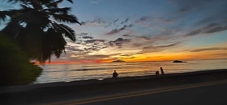 Photo 1 Victoria & Mahe Private SUV Discovery