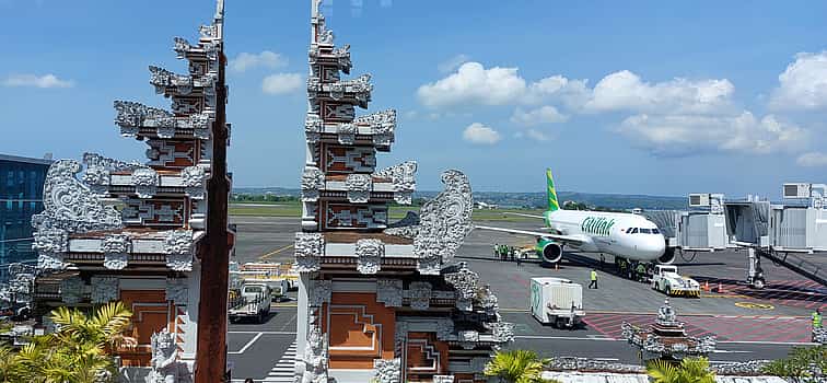 Foto 1 Traslado de llegada al aeropuerto de Bali y transporte privado en minivan