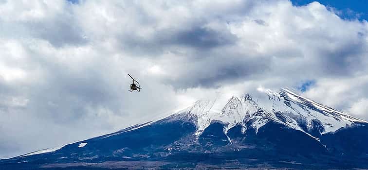 Photo 1 Tokyo: Fuji - Hakone - Yokohama Heli Ride (1-4 persons)