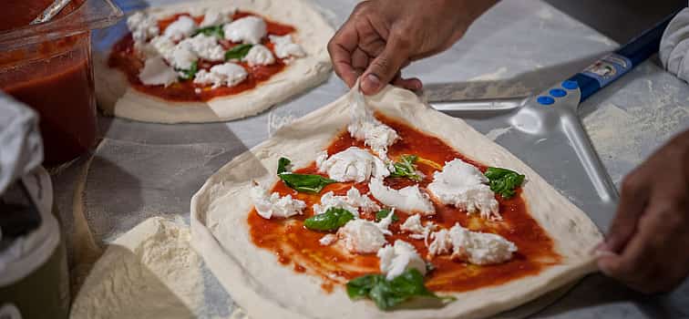 Foto 1 Auténtica experiencia napolitana en la elaboración de pizzas