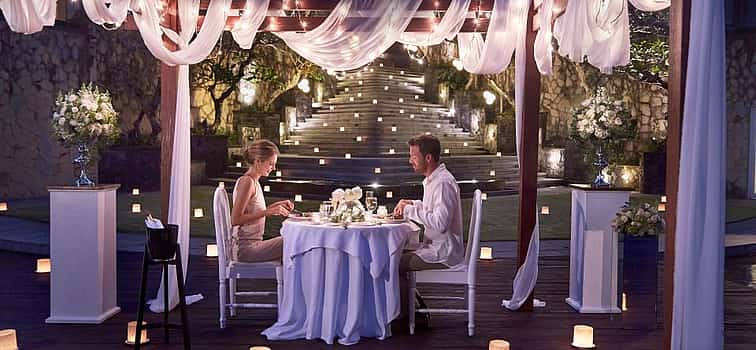 Фото 1 Романтический ужин в саду при свечах для пары