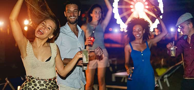 Фото 1 Пакет услуг знаменитого ночного клуба на Южном пляже Майами с открытым баром и автобусом для вечеринок