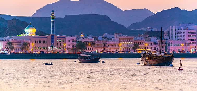 Photo 1 Omani Dhow Traditional Wooden-hulled Arabian Boat